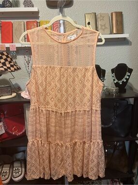 Sleeveless Lace Tiered Midi Dress in Peach